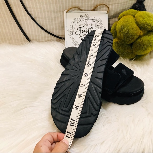 UGG Greer Slide Sandals Slides Sz 7.5 - Picture 13 of 13